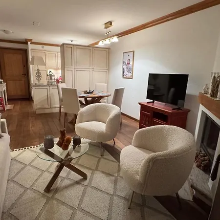 Romantic Alpine Retreat In 公寓