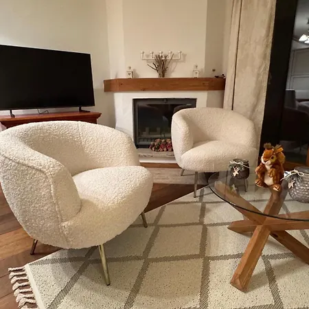 Daire Romantic Alpine Retreat In