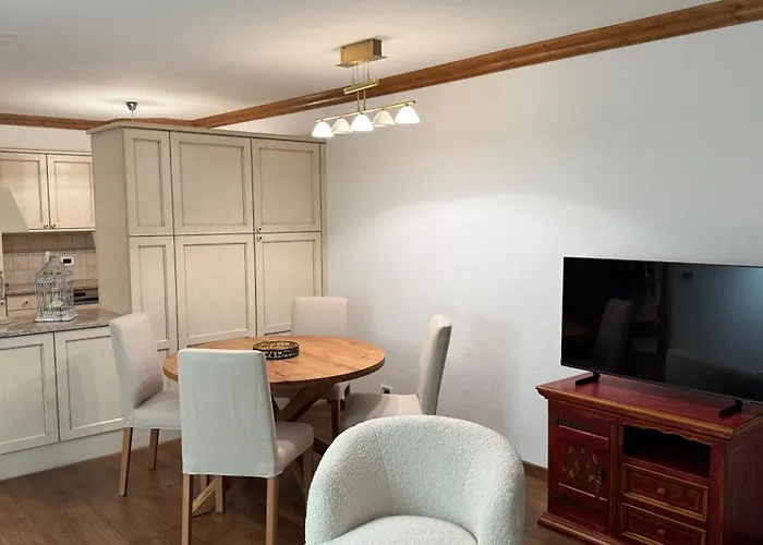 Daire Romantic Alpine Retreat In